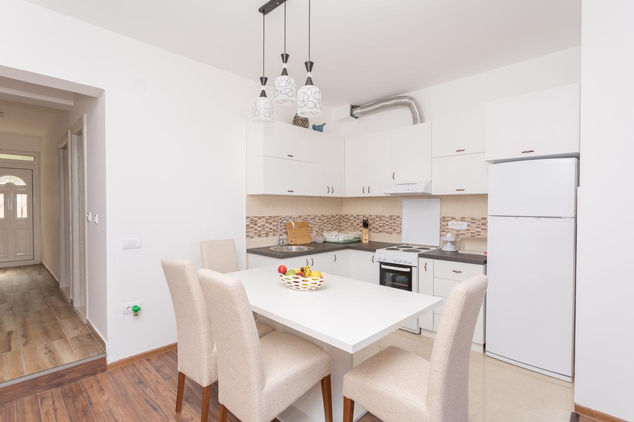 Apartments Natasa 스베티스테판 외부 사진